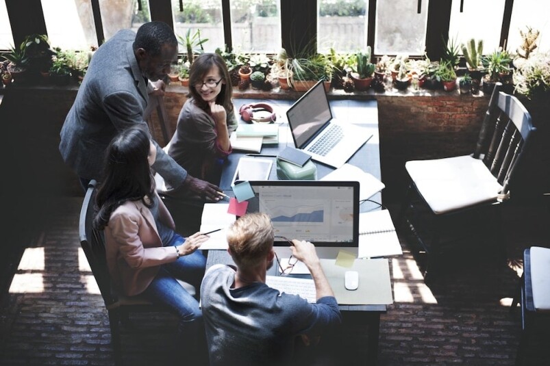 manage-tech-team-header-min